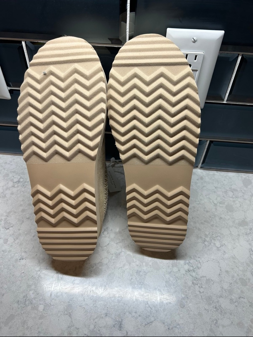 Brand new Altar’d State cloud platform slippers Light Natural Sz 9 Retail 69.95 - Picture 3 of 5